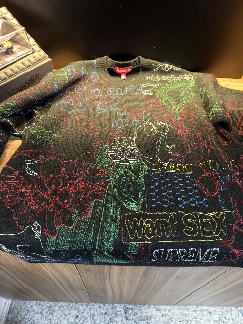 Myles Underwood x Supreme Suéter Collage Embroidered Black SS26-W1 — M, Novo
