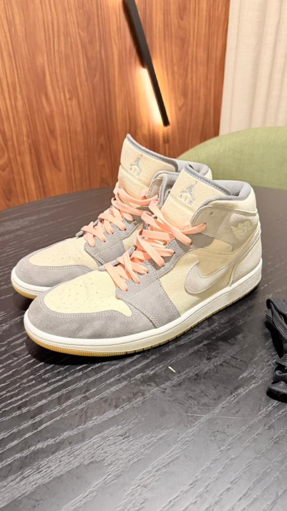 Air Jordan 1 Mid Coconut Milk Particle Grey — 43, Usado