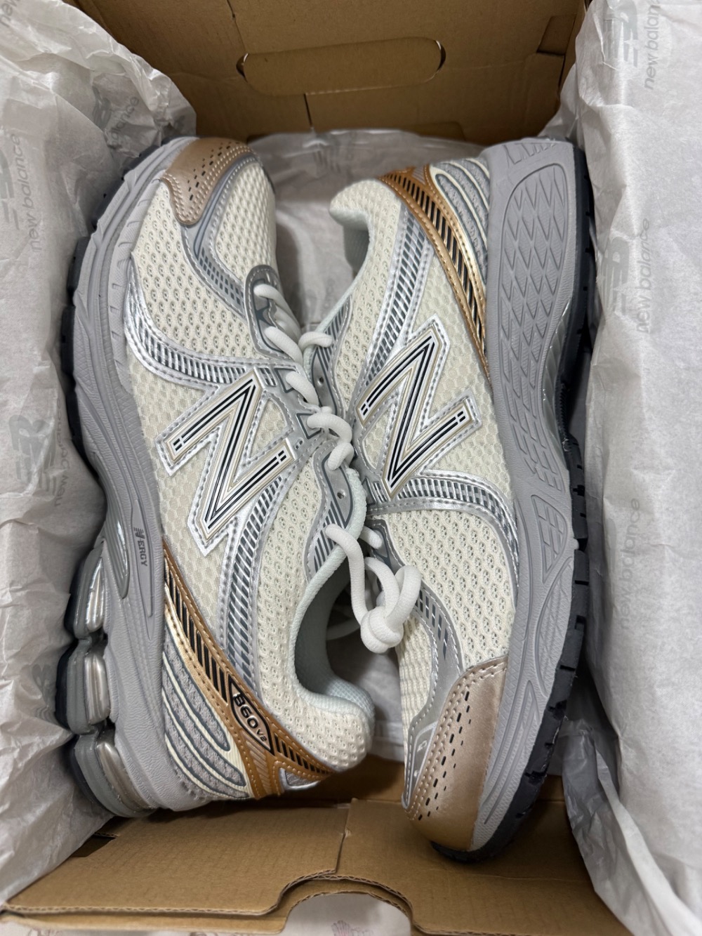 New Balance 860v2 Sea Salt Gold Metallic