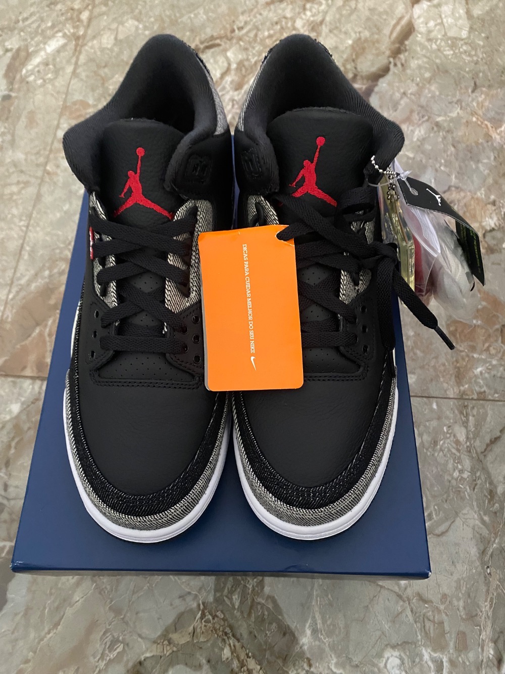 Levi's x Air Jordan 3 Black White — 41, Novo