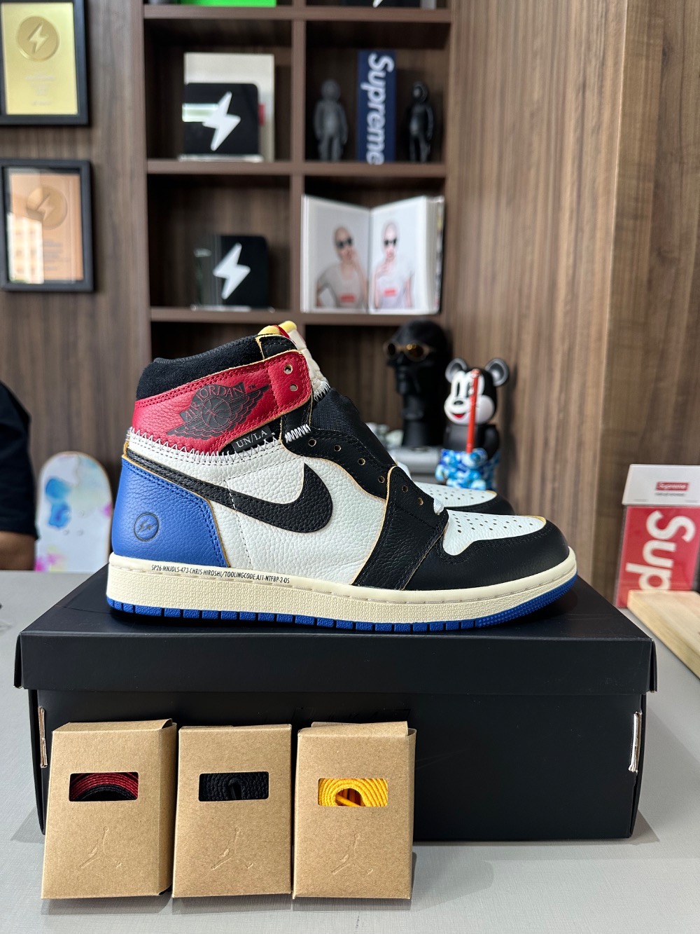 Union LA x Fragment x Air Jordan 1 Retro High OG SP Varsity Red Sport Royal — 39, Novo