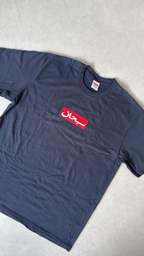 Camiseta Supreme Arabic Box Logo Navy SS26-W1 — XG, Novo