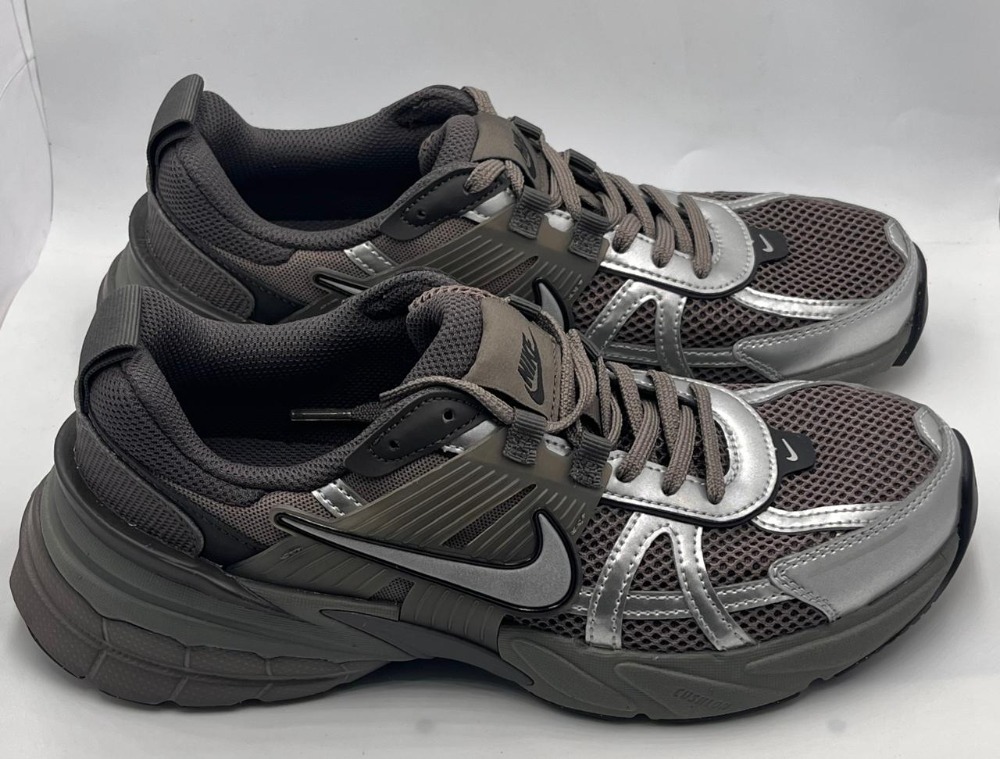 Nike V2K Run Cave Stone Metallic Silver