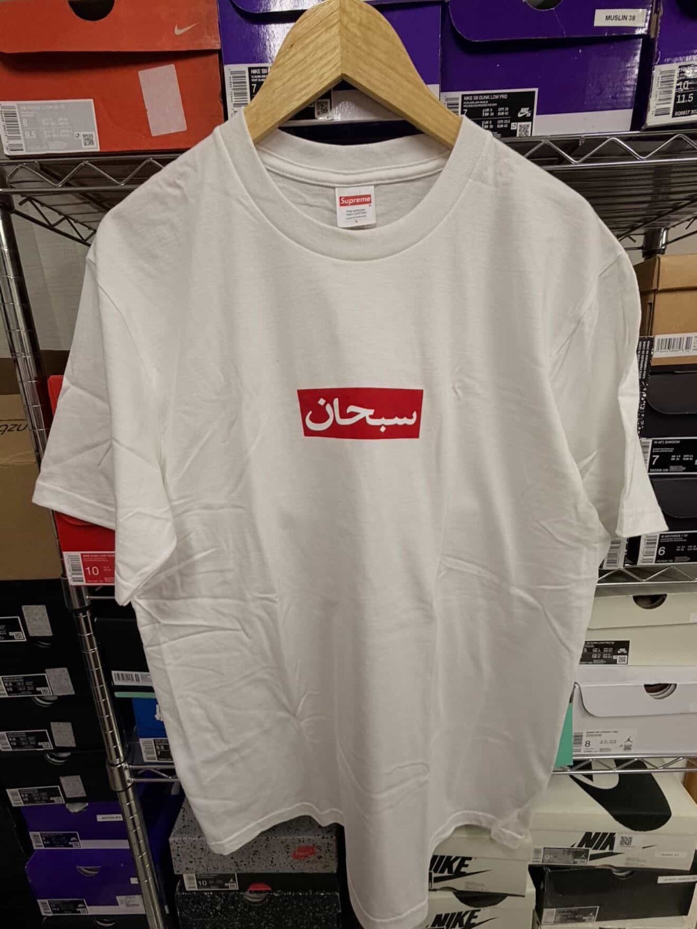 Camiseta Supreme Arabic Box Logo White SS26-W1 — M, Novo