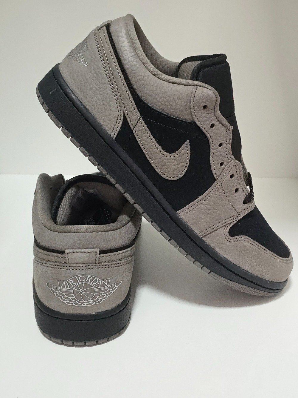 Air Jordan 1 Low SE Black Olive Grey — 41, Novo