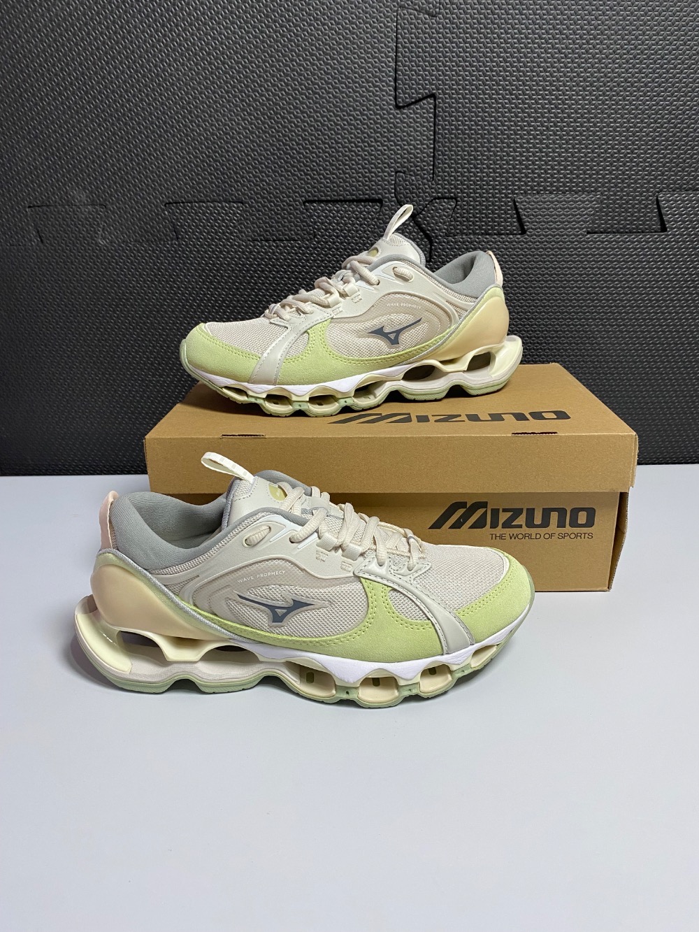 Mizuno Wave Prophecy Beta 2 Beige Grey