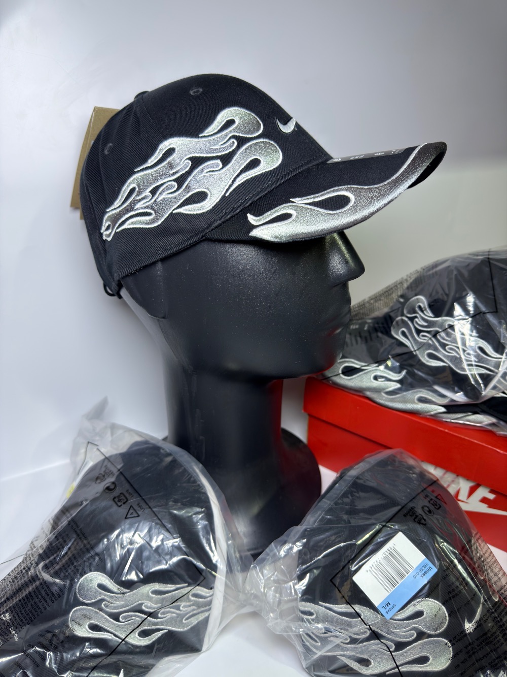Boné Nike Club Structured OG Flame Black Silver — M / G, Novo