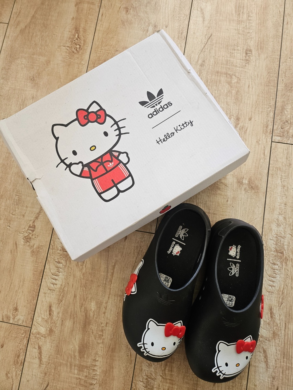 Hello Kitty x adidas Mule Adifom Stan Smith Core Black