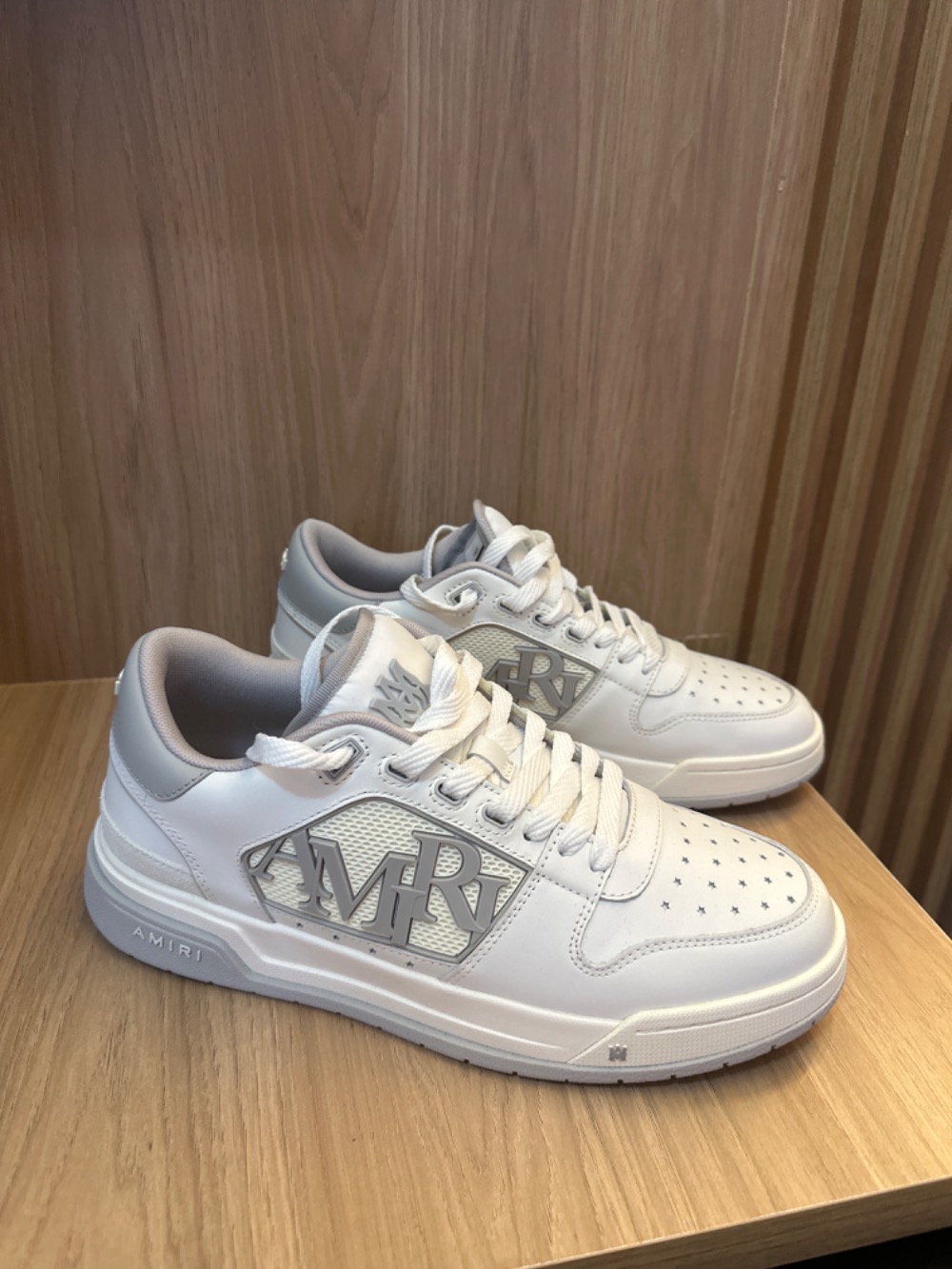 Amiri Classic Low Top White Grey — 41, Usado