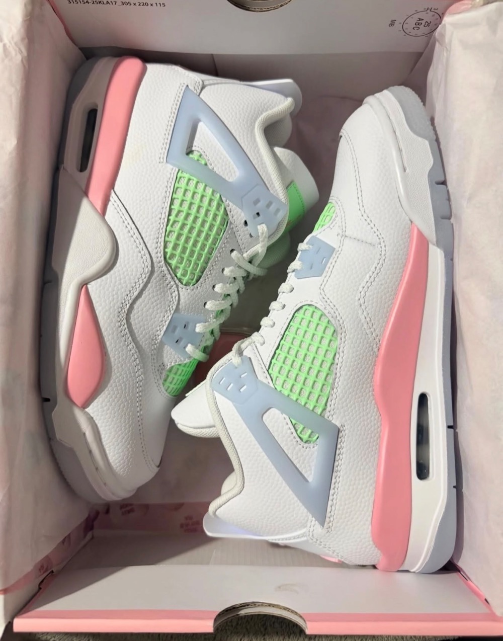 Air Jordan 4 Retro GS Valentine's Day (2026) — 37.5, Novo