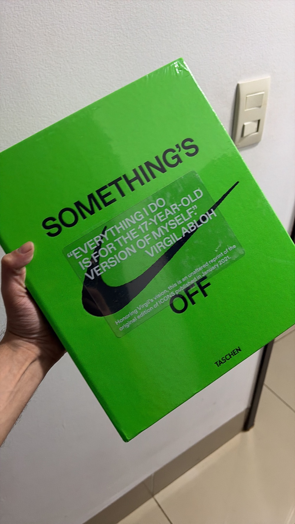 Virgil Abloh x Nike Livro ICONS The Ten Something's Off