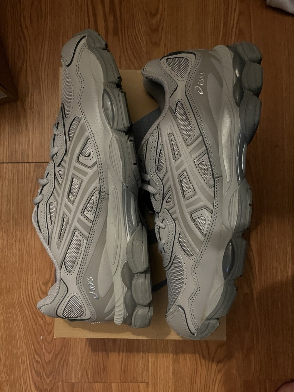 Asics Gel-NYC Cement Grey — 37.5 / 38 / 39.5 / 40 / 40.5 / 41 / 42 / 43 / 43.5 / 44, Novo