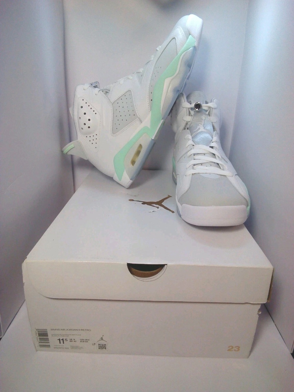 Air Jordan 6 Mint Foam — 35 / 39, Novo