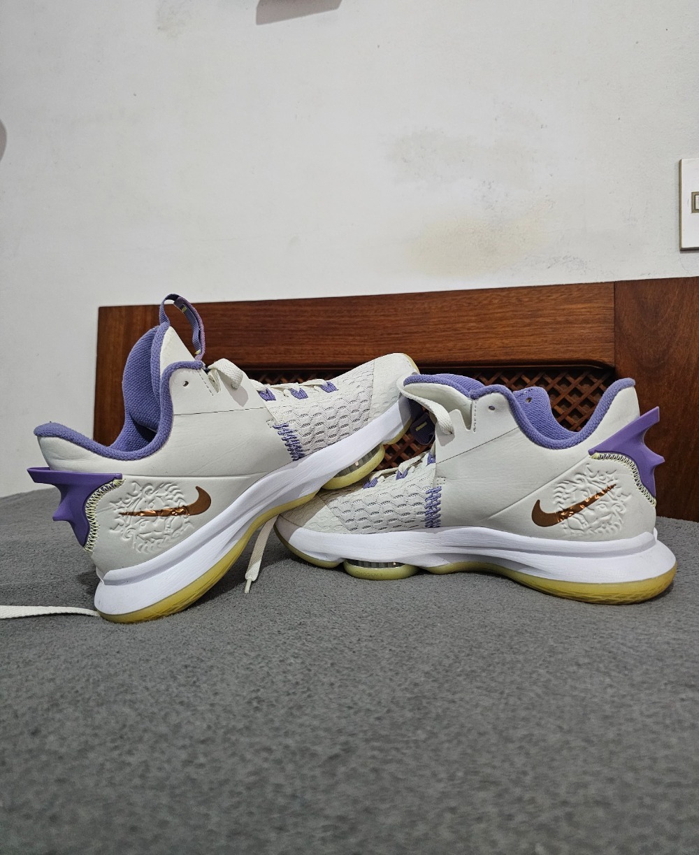 Nike LeBron Witness 5 Summit White Metallic Bronze