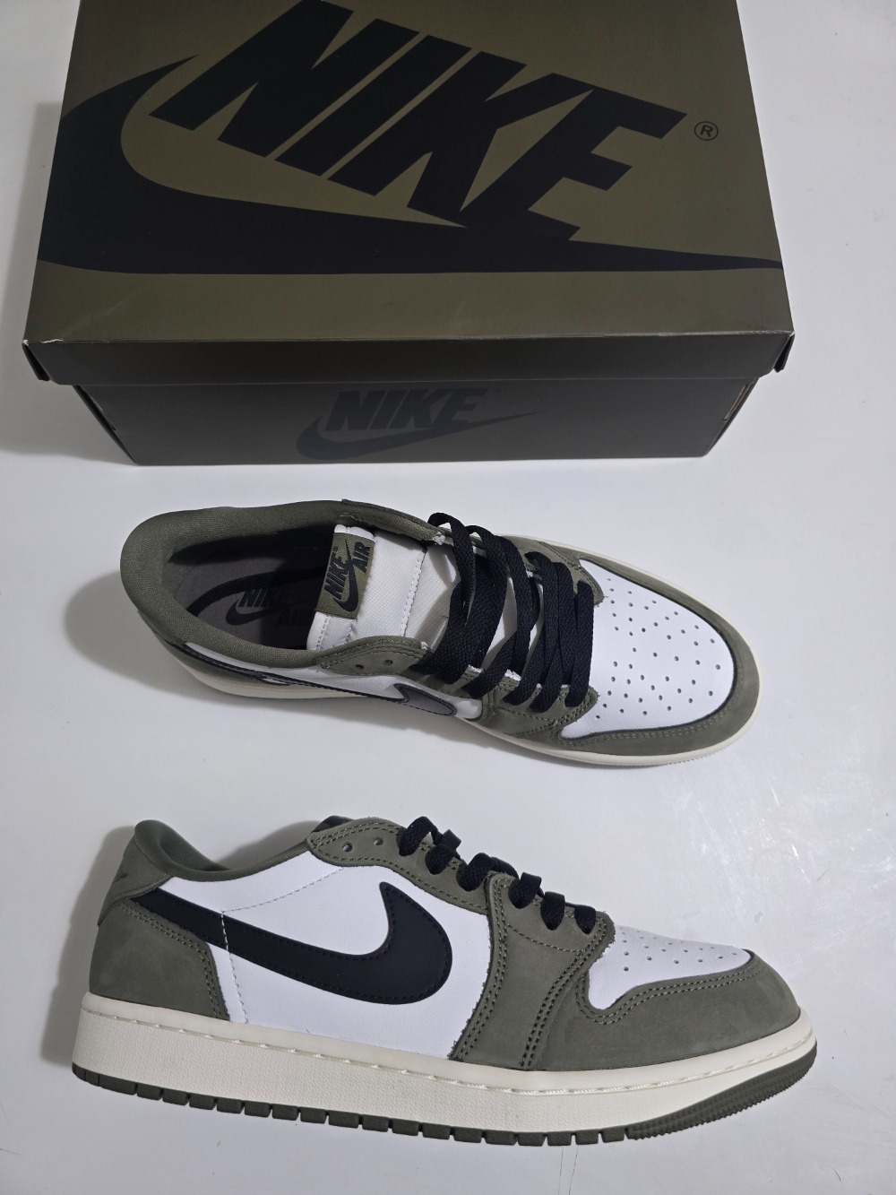 Air Jordan 1 Low OG Medium Olive — 42, Novo