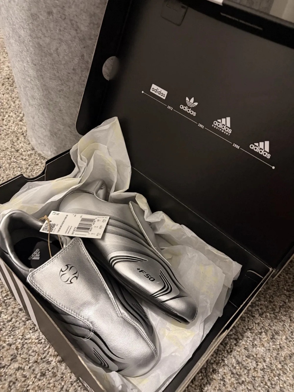 adidas Taekwondo F50 Silver Metallic Core Black — 34 / 35 / 35.5 / 36 / 37 / 38 / 39 / 39.5 / 40 / 40.5 / 41 / 42 / 42.5 / 43, Novo
