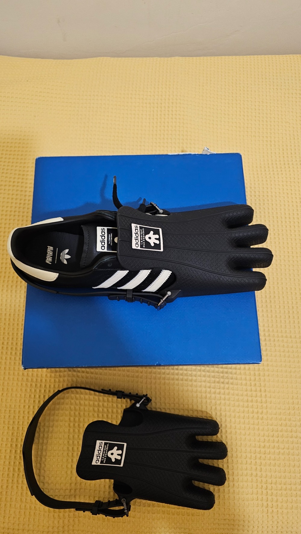 Avavav x adidas Superfinger Superstar Core Black Cream White — 36, Novo