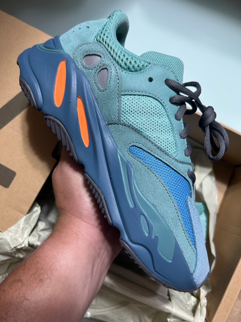 Yeezy Boost 700 v1 Fade Azure — 36, Novo