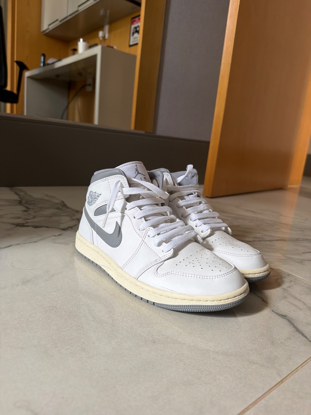Air Jordan 1 Mid Neutral Grey — 40, Usado
