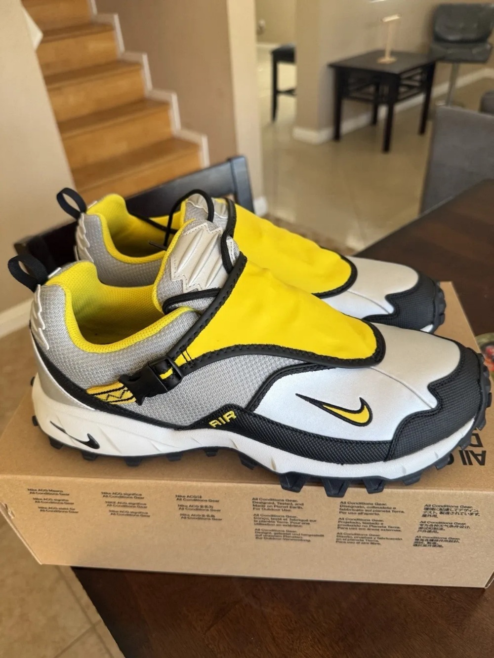 Nike ACG Phassad Yellow Zest Metallic Silver — 38 / 39 / 39.5 / 40 / 40.5 / 41 / 42 / 42.5 / 43 / 43.5 / 44, Novo