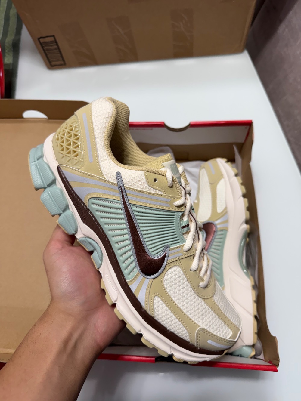 Nike Zoom Vomero 5 Team Gold Seafoam