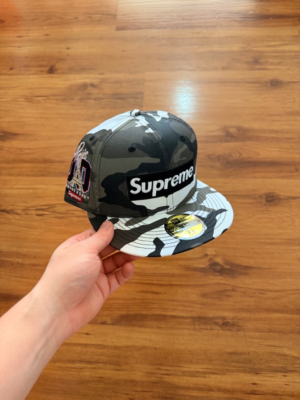 New Era x Supreme Boné Shop Box Logo Paris Snow Camo SS26-W1 — 7-1/2, Novo