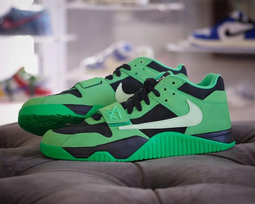 Travis Scott x Jordan Jumpman Jack TR Green Spark — 40, Novo