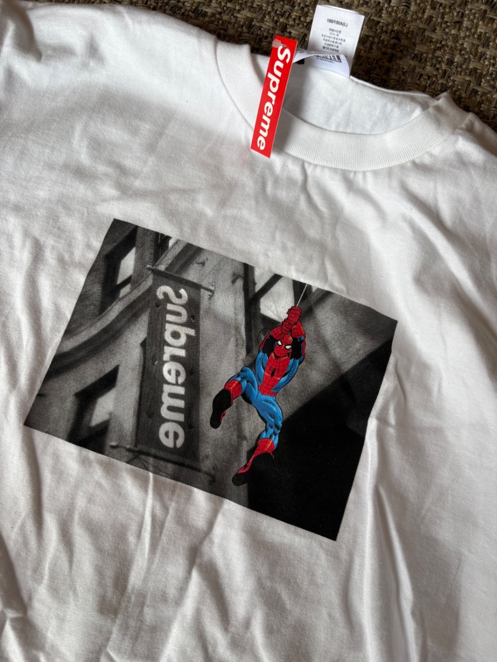 Camiseta Supreme Spider-Man Tee White SS26-W1 — G, Novo