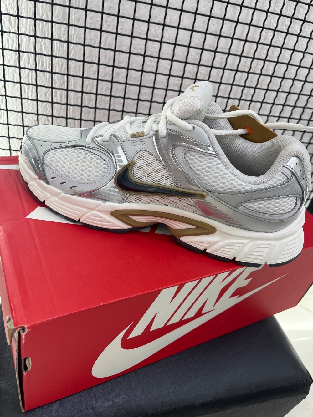 Nike V5 RNR Parachute Beige Metallic Pewter