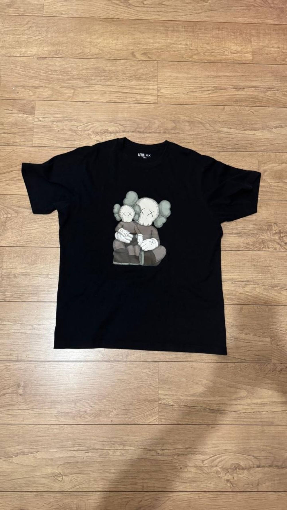 Uniqlo x KAWS Camiseta UT Short Sleeve Graphic US Sizing Black