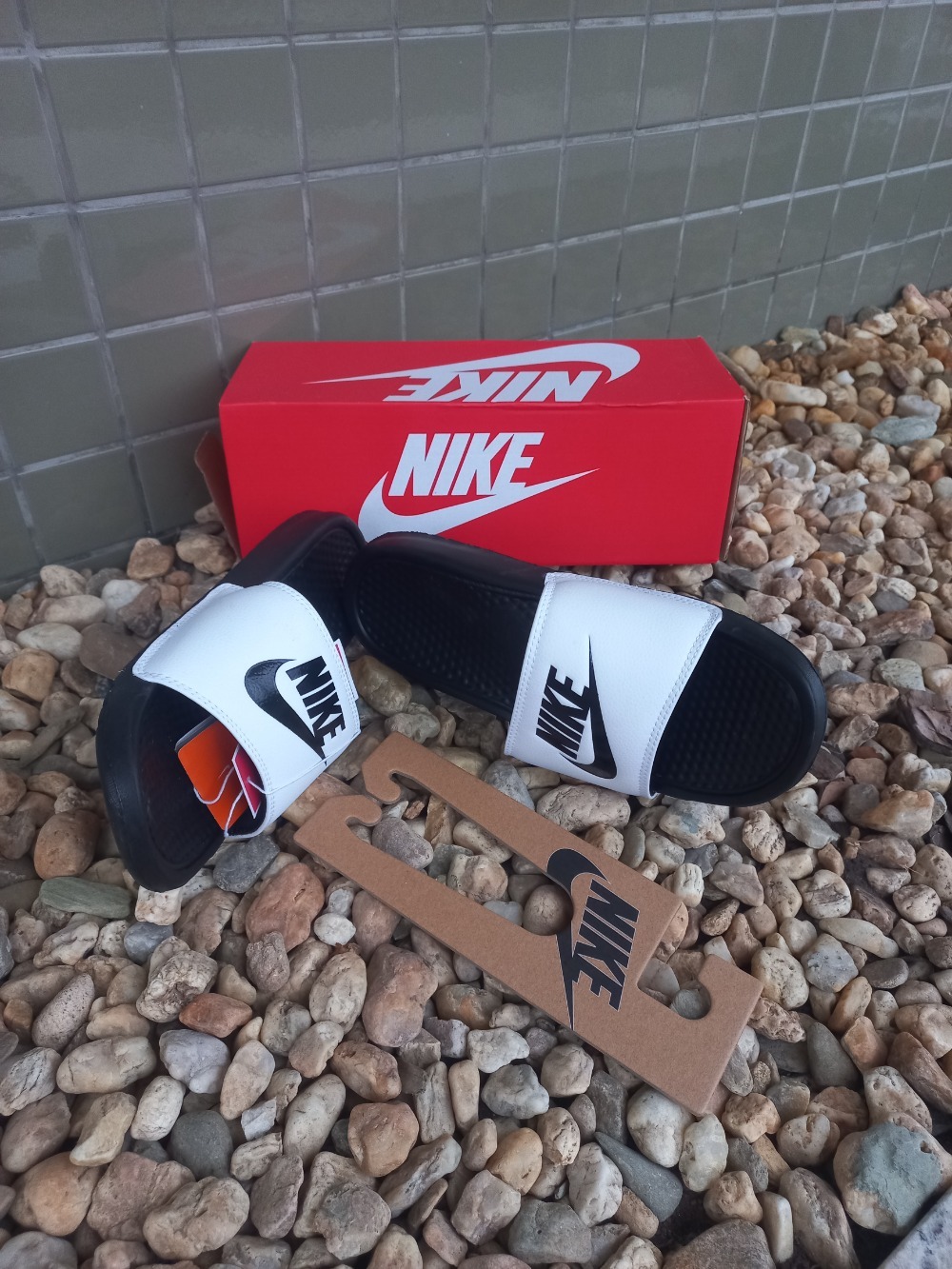 Nike Victori One White Black