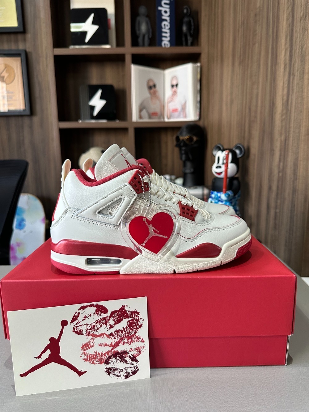 Air Jordan 4 Valentine's Day Pale Ivory Sierra Red (2026) — 39, Novo
