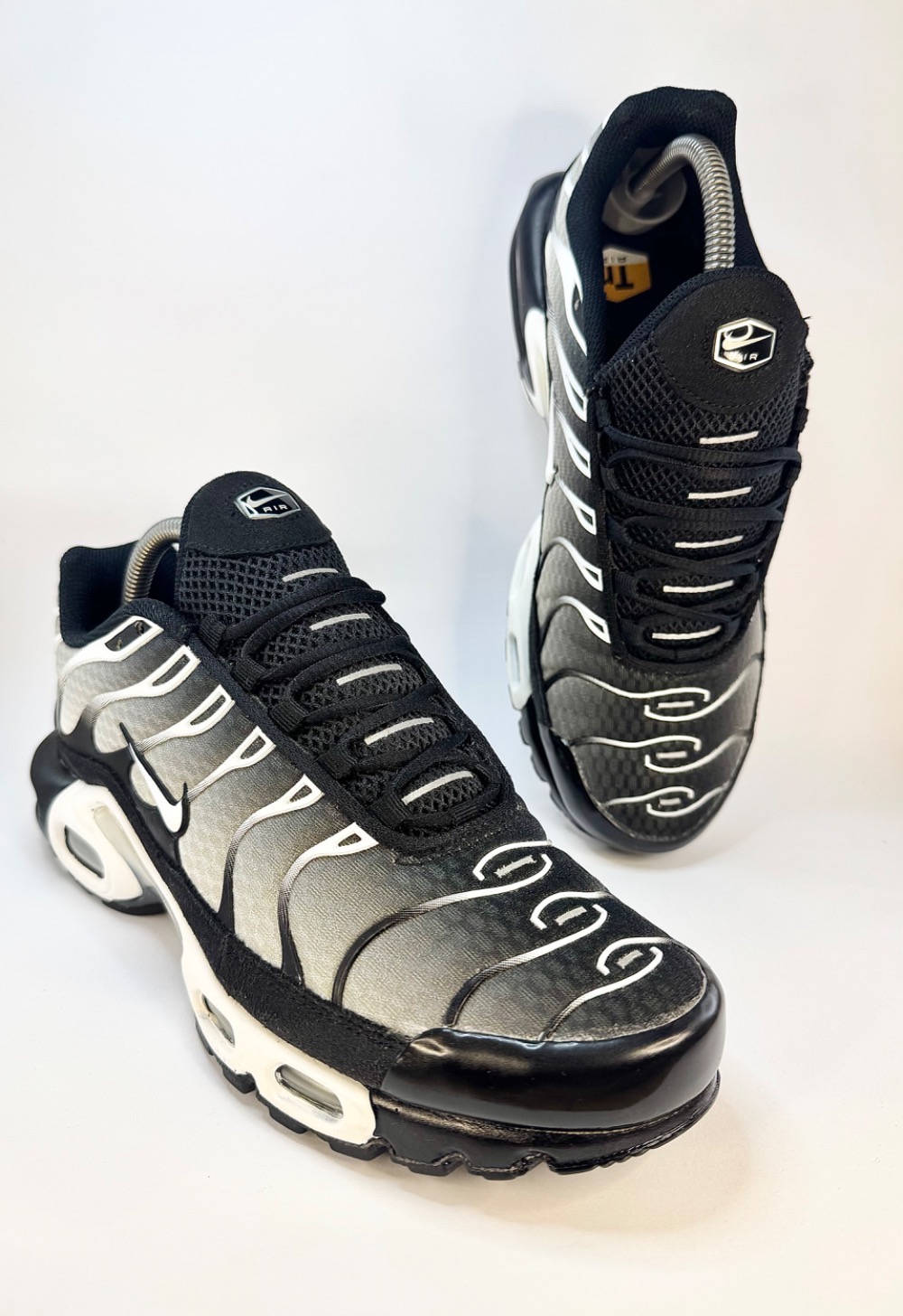 Nike Air Max Plus Black Metallic Silver — 39 / 39.5, Usado