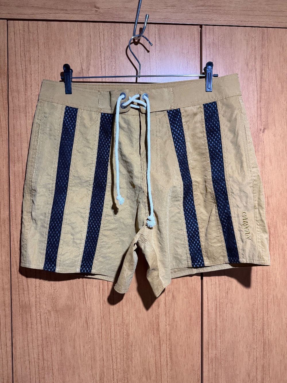 Bermuda Carnan Striped Mesh