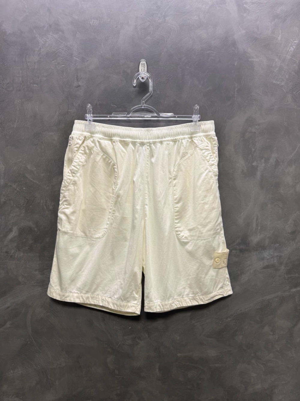 Shorts off white stone island