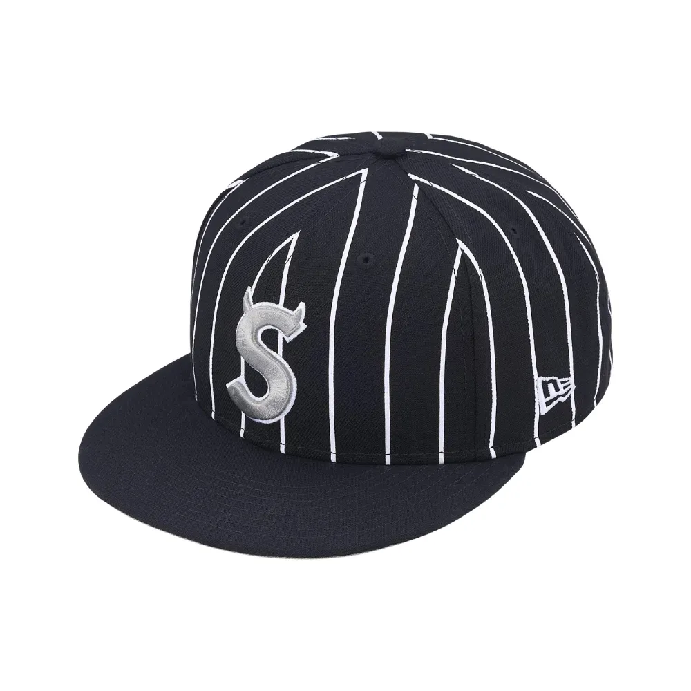 New Era x Supreme Boné Devil S Logo Stripe SS26-W10 - Droper