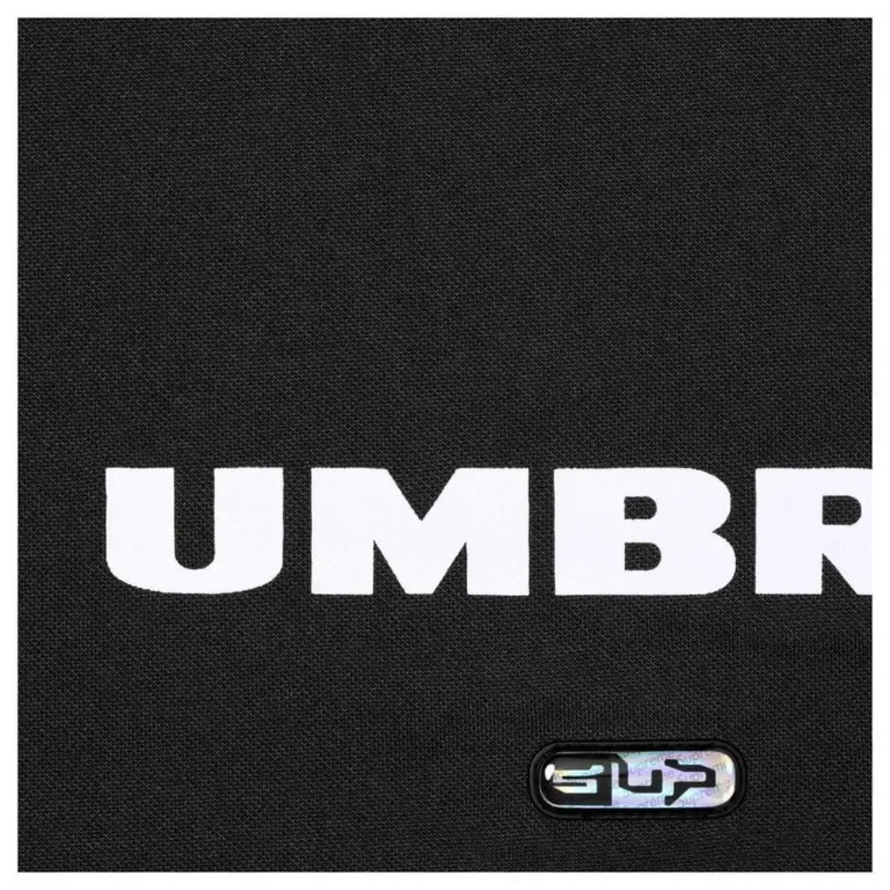 Umbro x Supreme Camiseta Old English Soccer Jersey Black SSS26-W10