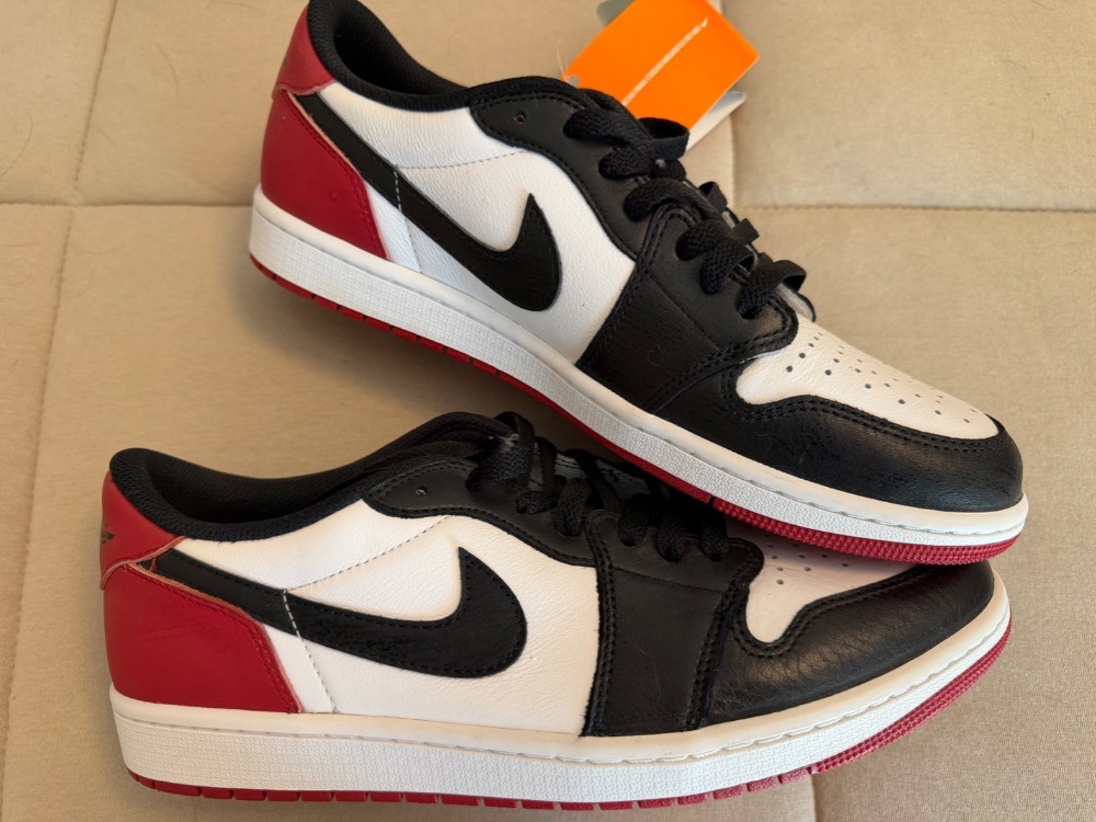 Air Jordan 1 Low OG Black Toe (2023) — 43, Novo