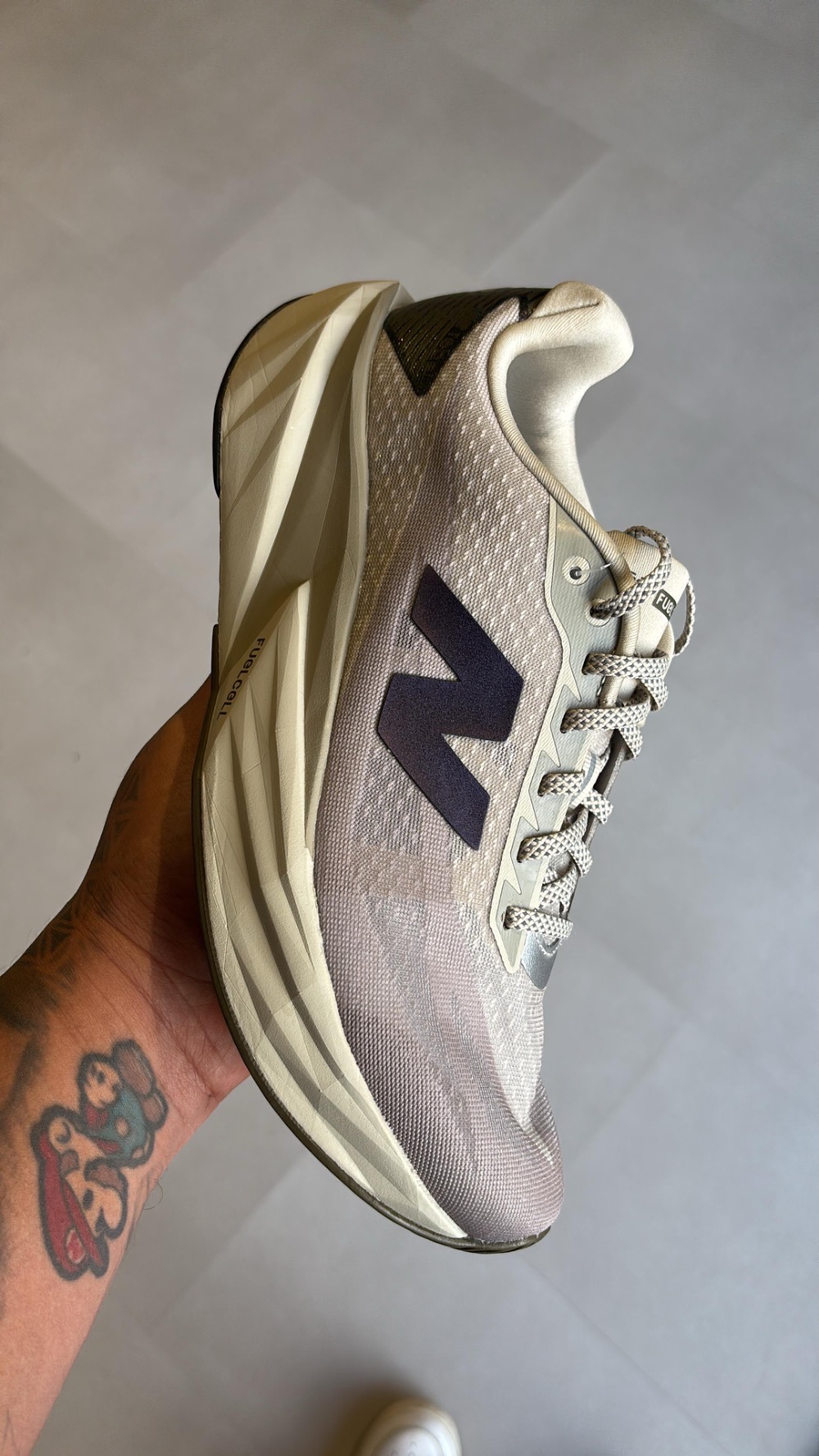 New Balance FuelCell Rebel v5 Shipyard Arid Stone Silver Metallic — 35 / 42, Novo