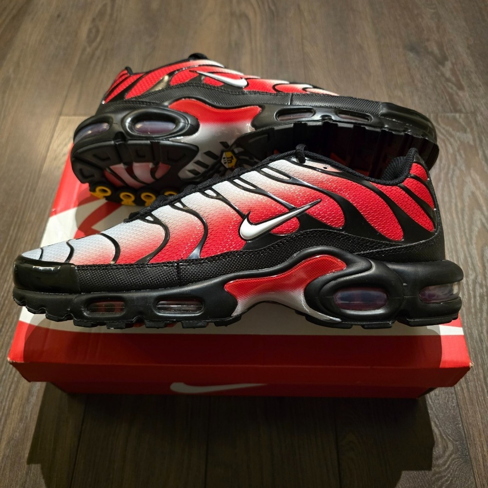 Nike Air Max Plus Pure Platinum University Red — 38 / 39 / 39.5 / 40 / 40.5 / 41 / 42 / 42.5 / 43 / 43.5 / 44, Novo