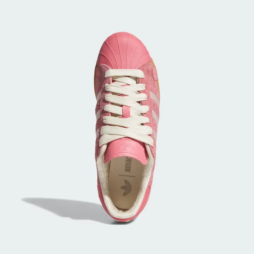 Menace x adidas Superstar 82 Mother's Day foto 2