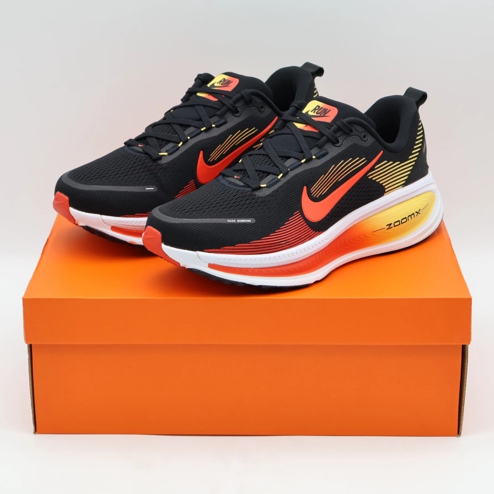 Nike Vomero 18 Black Crimson Topaz Gold — 44, Novo
