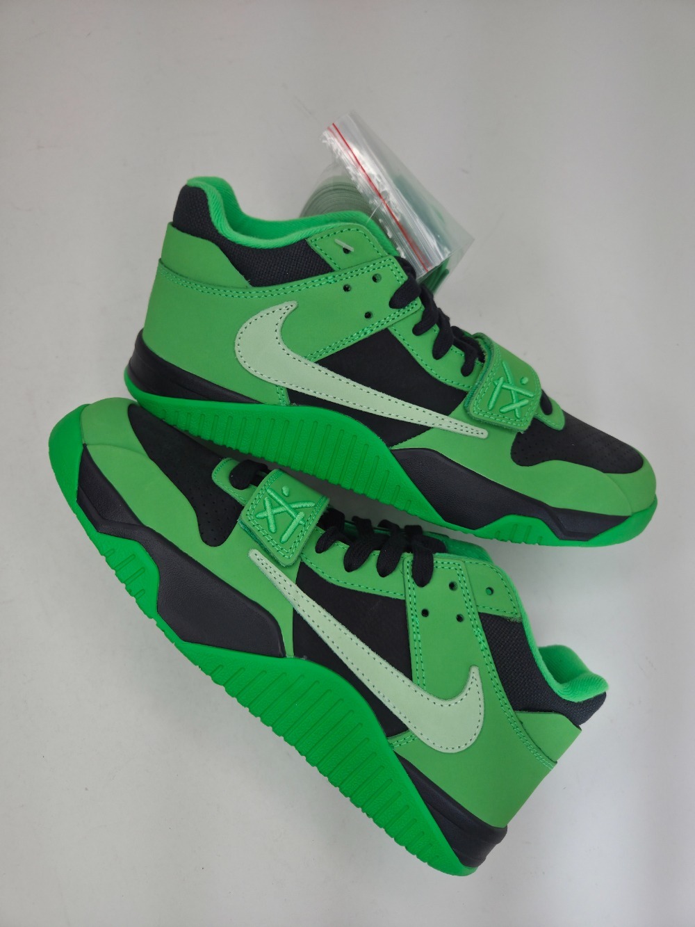 Travis Scott x Jordan Jumpman Jack TR Green Spark — 40, Novo