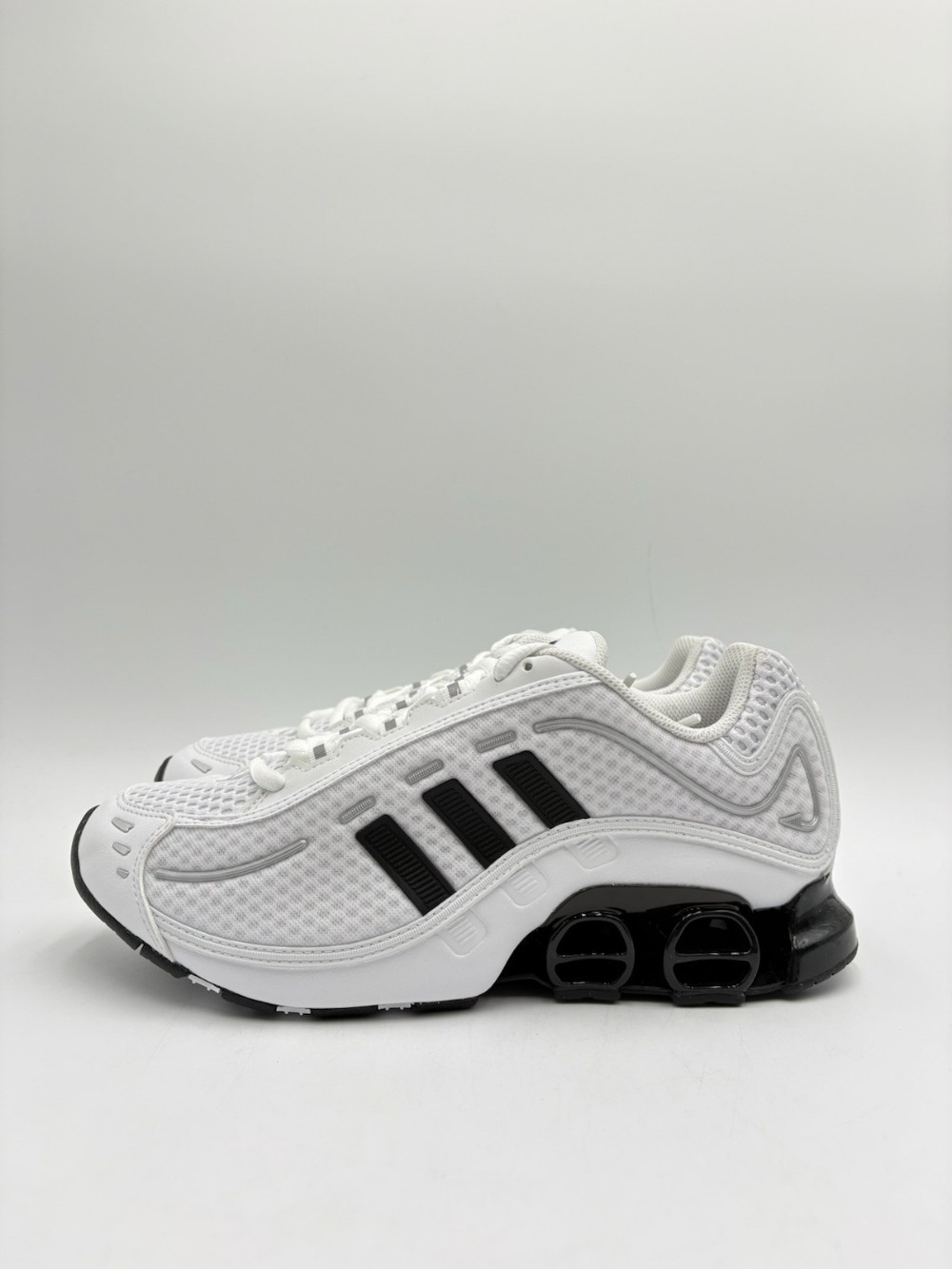 adidas Megaride O1 Cloud White Core Black Silver Metallic — 38 / 39 / 39.5 / 40 / 40.5 / 41 / 42.5 / 43 / 43.5 / 44, Novo