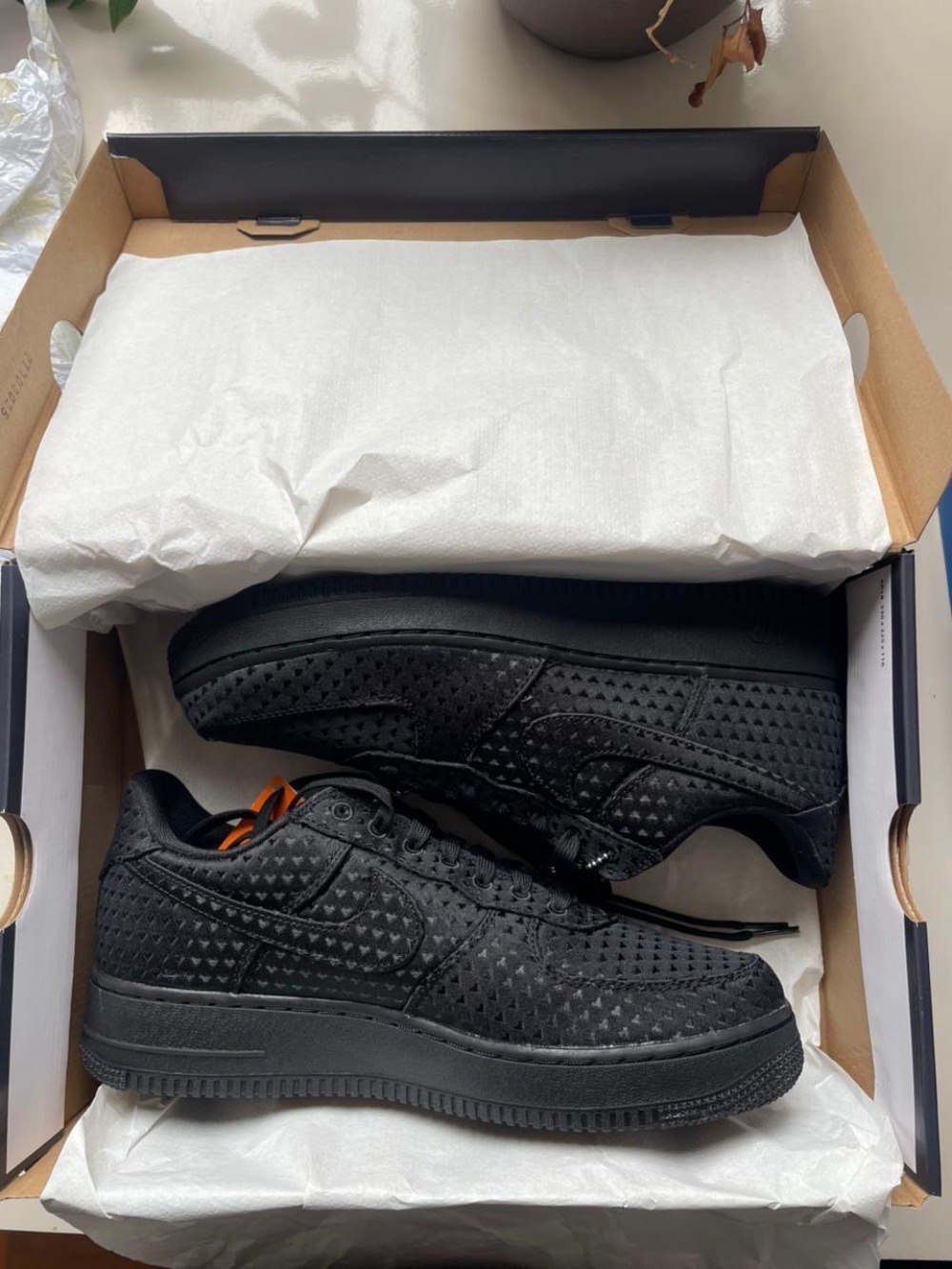Nike Air Force 1 Low Valentine's Day Triple Black 2026 — 42, Novo