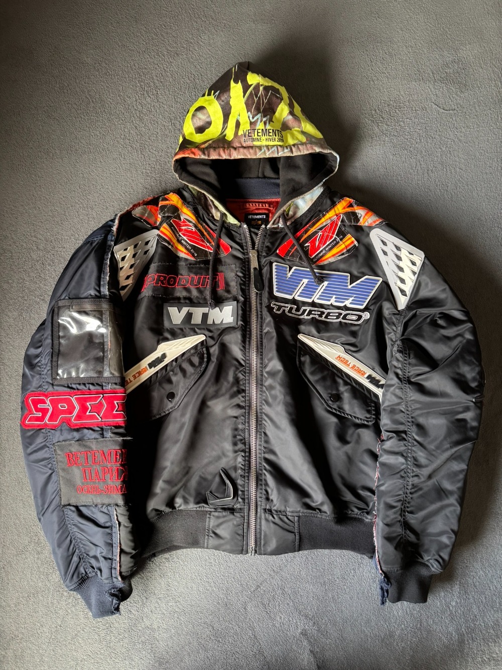 Alpha Industries x Vetements Jaqueta Racing Bomber Black