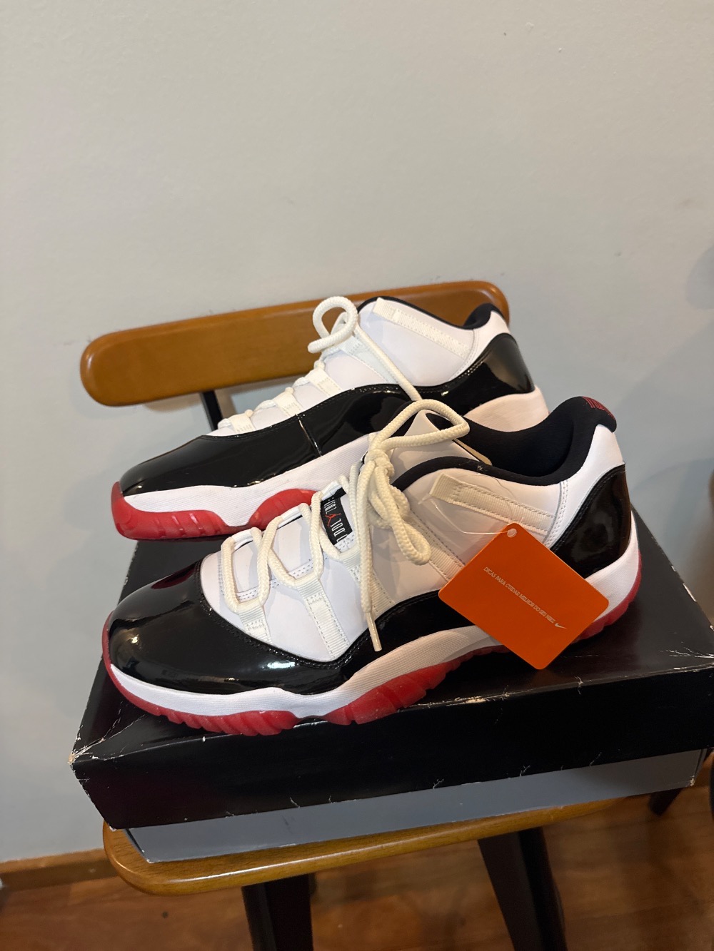 Air Jordan 11 Low Concord Bred