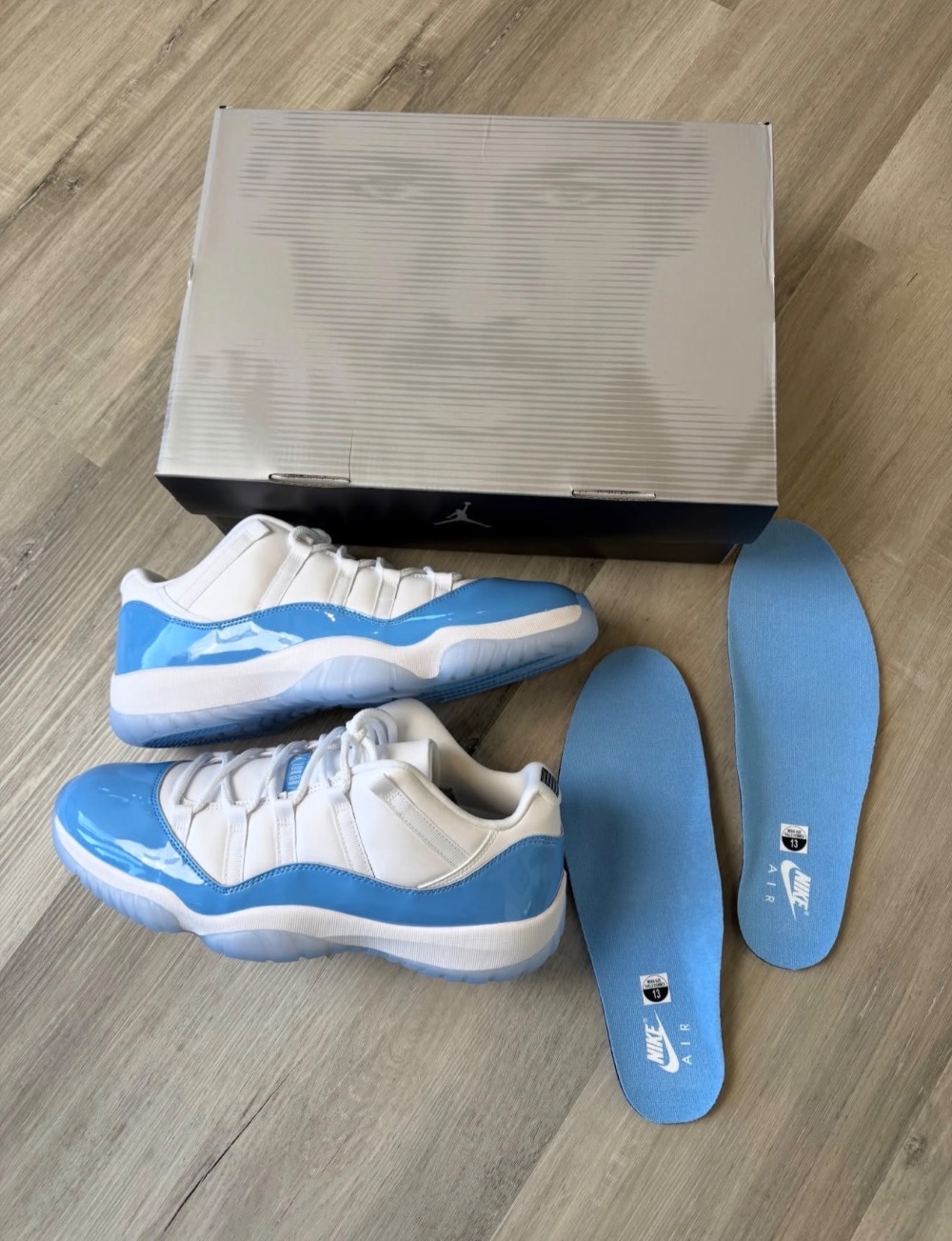 Air Jordan 11 Low University Blue