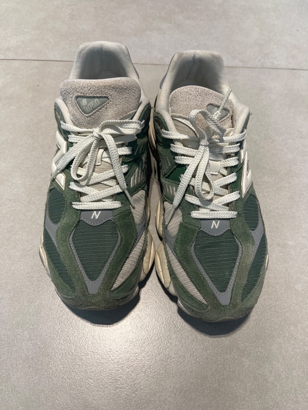 New Balance 9060 Nori — 42, Usado