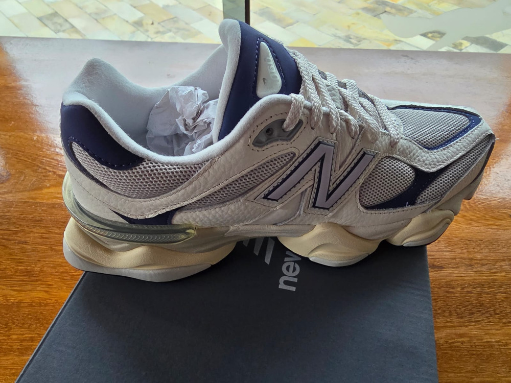New Balance 9060 Sea Salt — 42, Novo